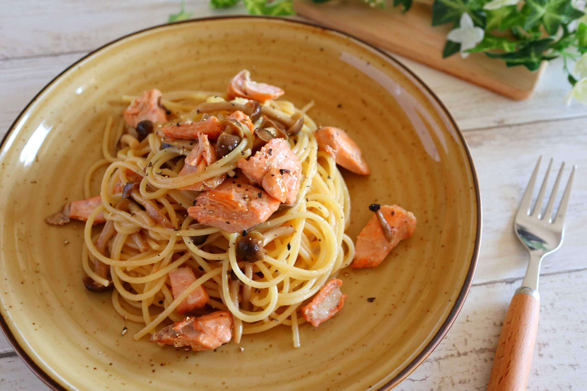 大絶賛 鮭ときのこのバター醤油パスタのレシピ Binanpasta