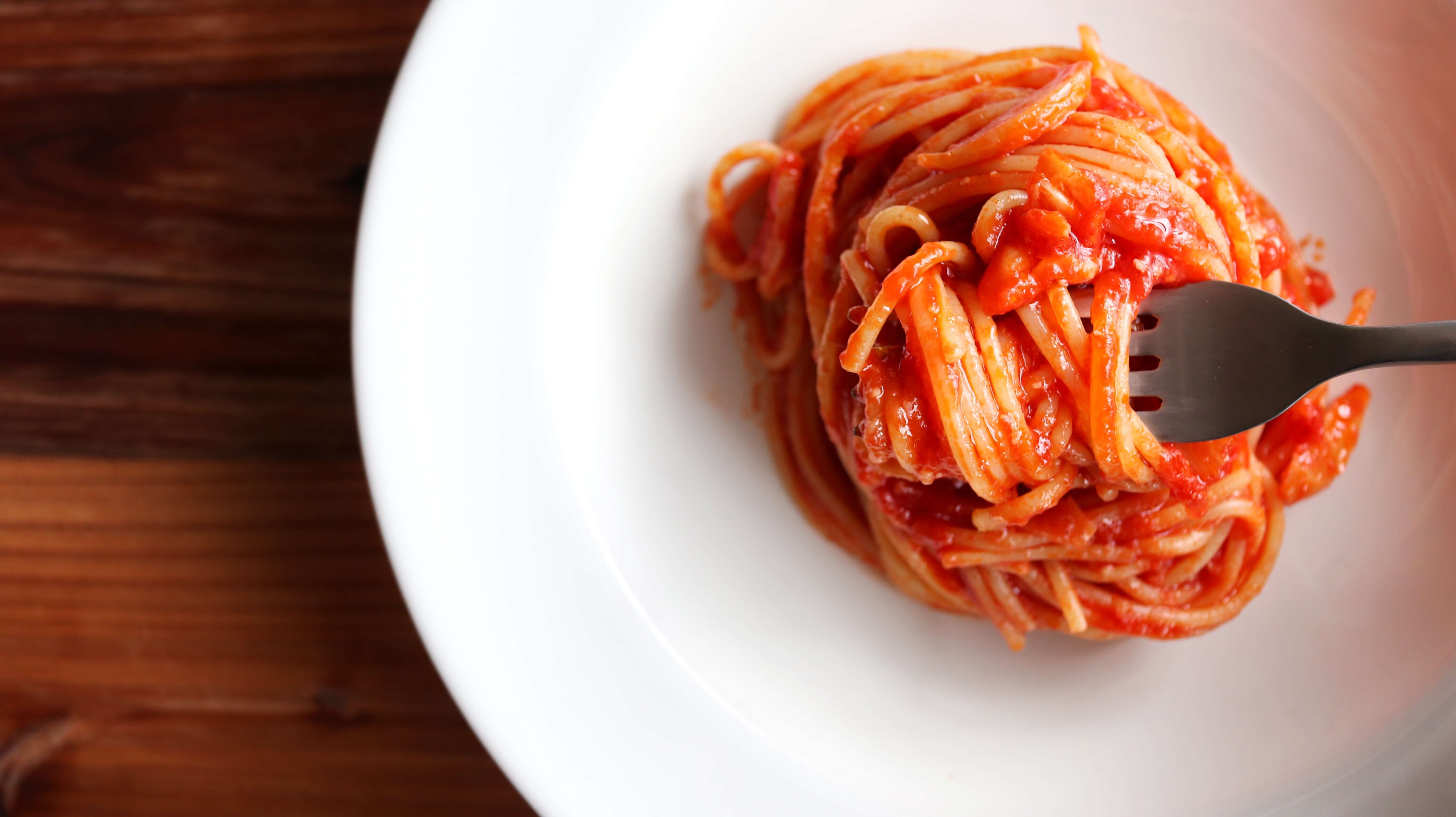 【超簡単】トマトとにんにくのパスタのレシピ