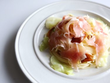 【乗せて簡単】生ハムとキャベツのペペロンチーノのレシピ/作り方