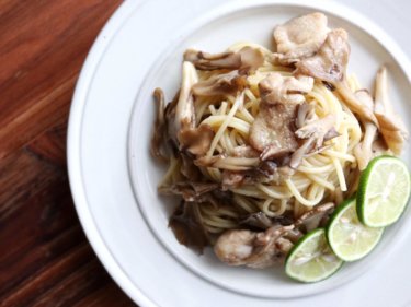 【すだち香る】鶏肉と舞茸の和風パスタのレシピ/作り方