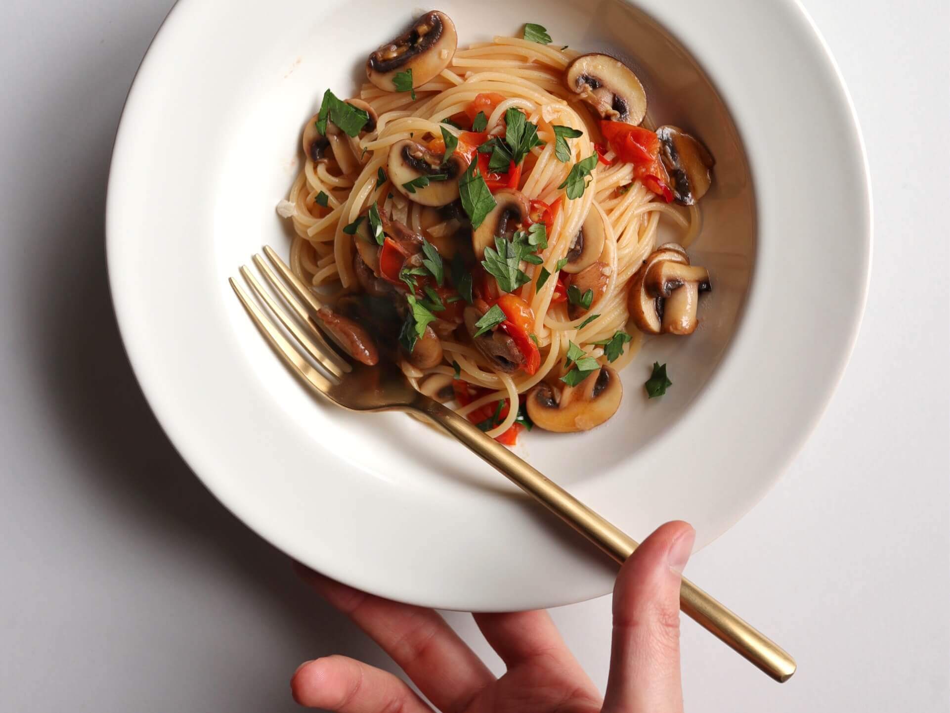 超簡単 マッシュルームとトマトのパスタのレシピ Binanpasta