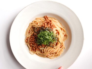【混ぜて簡単】納豆と大葉のバター醤油パスタのレシピ/作り方