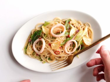 【絶品】いかとキャベツのアンチョビパスタのレシピ/作り方