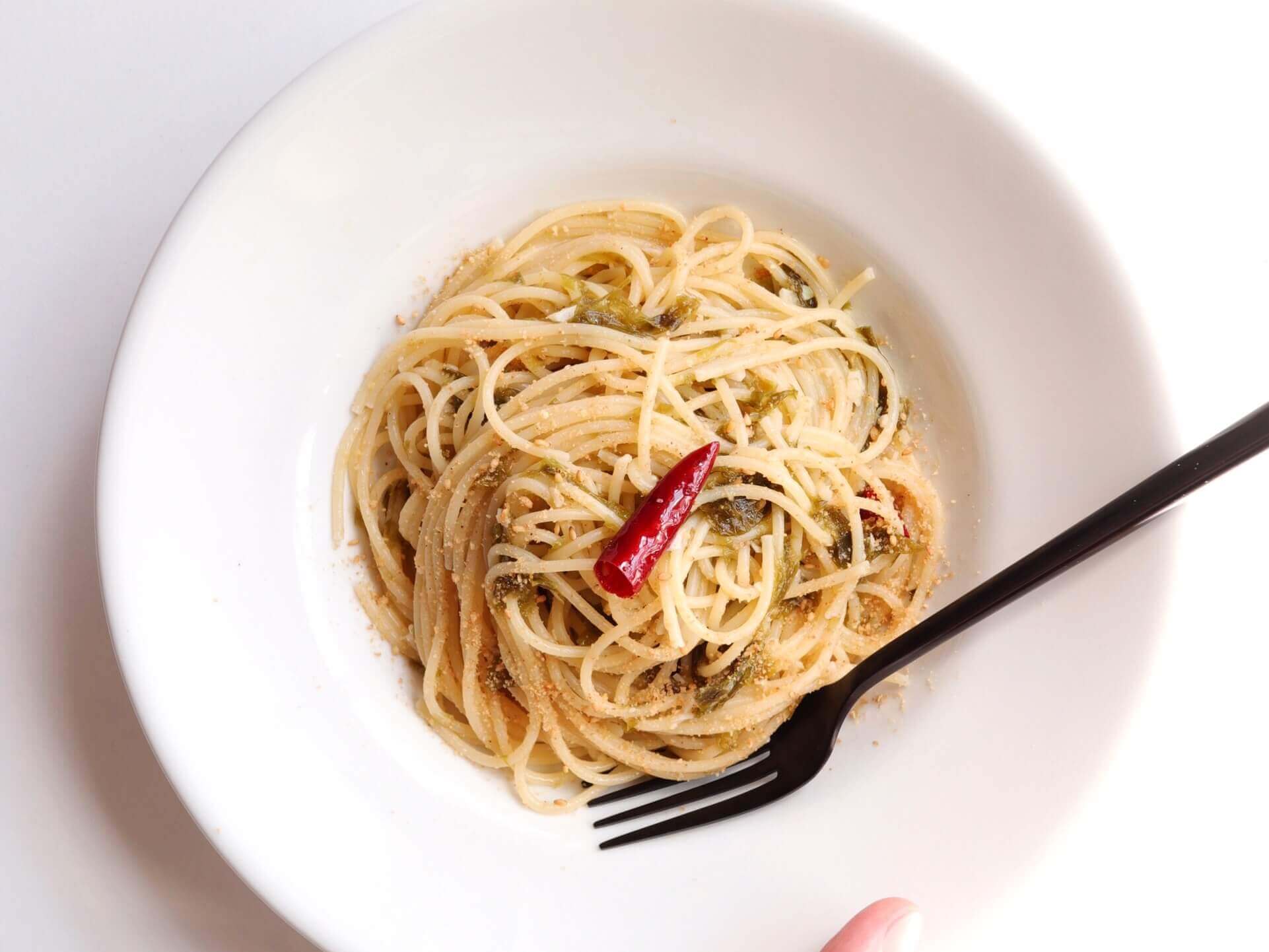 簡単】あおさ海苔とすりごまのペペロンチーノのレシピ/作り方│BINANPASTA