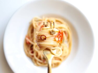 【簡単おいしい】ミニトマトとケッパーのパスタのレシピ/作り方