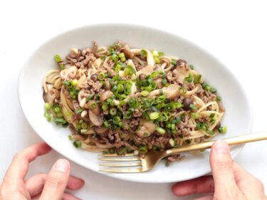 【人気の味】ひき肉ときのこの和風パスタのレシピ/作り方