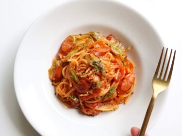 【人気の味】ウインナーとキャベツのトマトパスタのレシピ/作り方