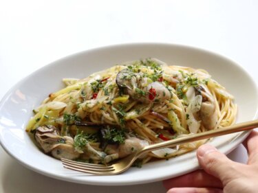 【簡単アレンジ】牡蠣と長ねぎのオイルパスタのレシピ/作り方