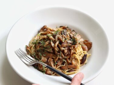 【この秋食べたい】きのこと大葉のバター醤油パスタのレシピ/作り方