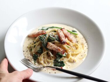 【絶品】ほうれん草とベーコンのチーズクリームパスタのレシピ/作り方